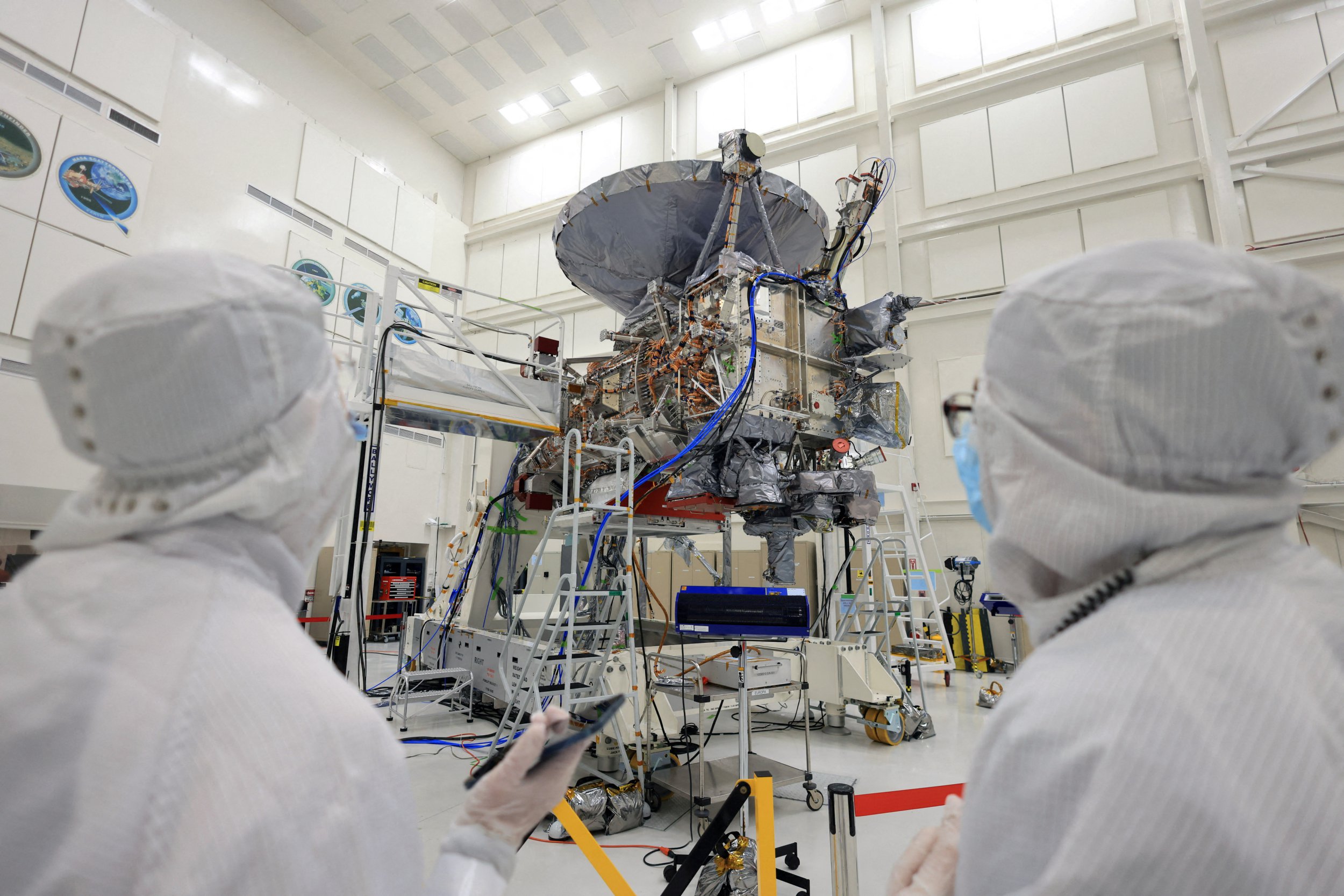 Europa Clipper宇宙飞船在加利福尼亚帕萨迪纳的喷气推进实验室进行建造和测试时的媒体参观